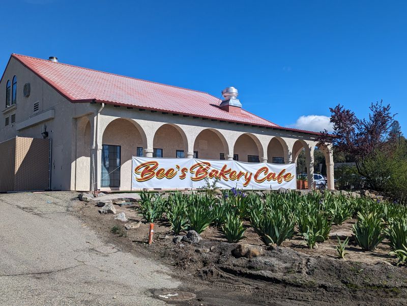 Bee's Bakery Cafe - Oakhurst, California