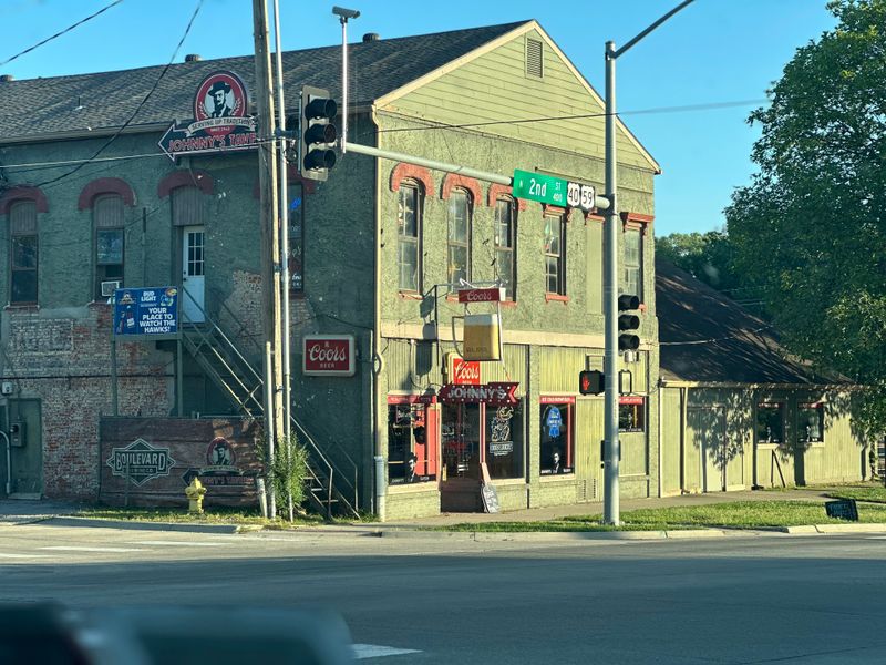 Kansas Late-Night Kitchens That Stay Busy Long After The Town Goes Quiet 9 Johnny's Tavern (The Original)