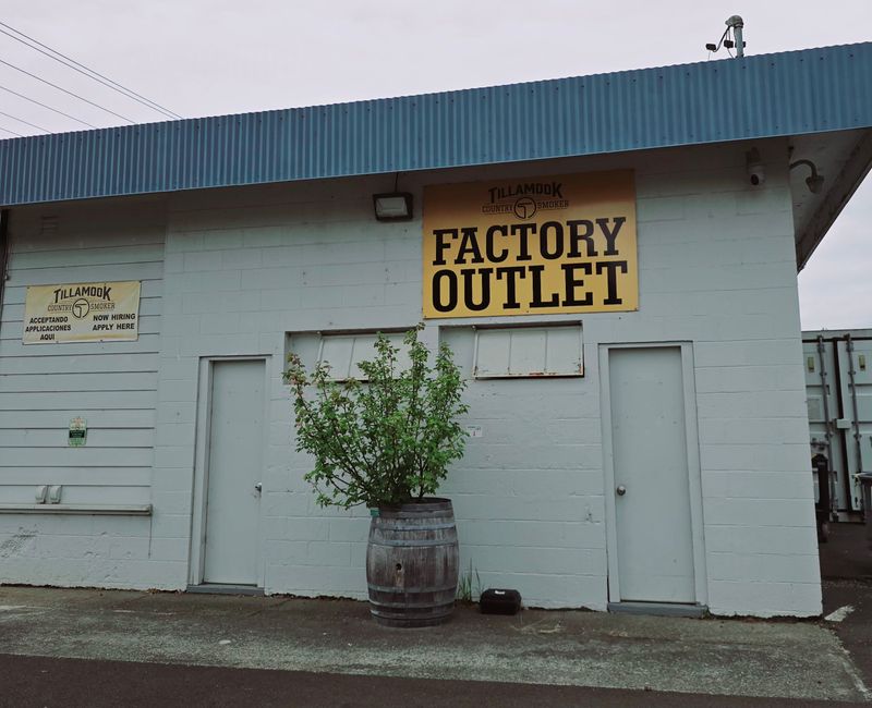 Tillamook Country Smoker Factory Outlet - Bay City, Oregon