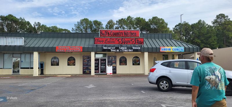 10 Mississippi Fried Chicken Houses Where The Crunch Says Everything 11 S&D COUNTRY KITCHEN – Laurel, MS