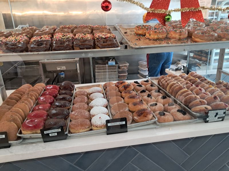 23 Small-Town Bakeries Across America Selling Cinnamon-Sugar Doughnuts That Vanish by Mid-Morning 27 Bob's Donut & Pastry Shop - San Francisco, California