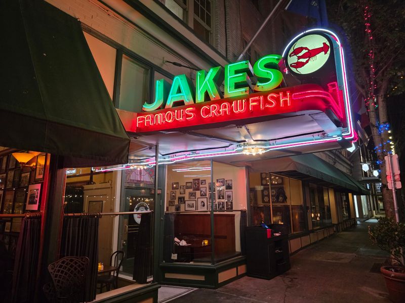 12 Oregon Seafood Counters Where Chowder Bowls Warm Up Any Rainy Day 14 Jake's Famous Crawfish - Portland, Oregon