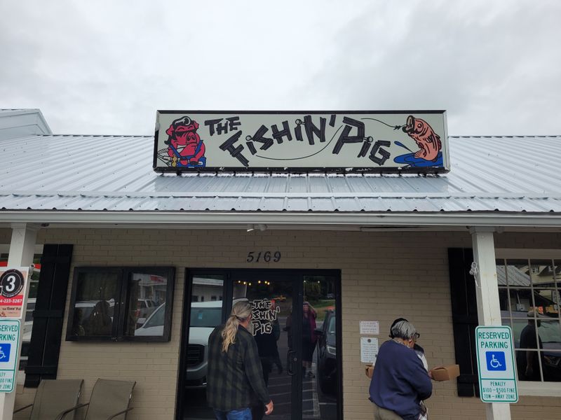 16 Virginia BBQ Counters Serving Pulled Pork So Tender It Barely Needs Sauce 13 The Fishin' Pig - Farmville, Virginia