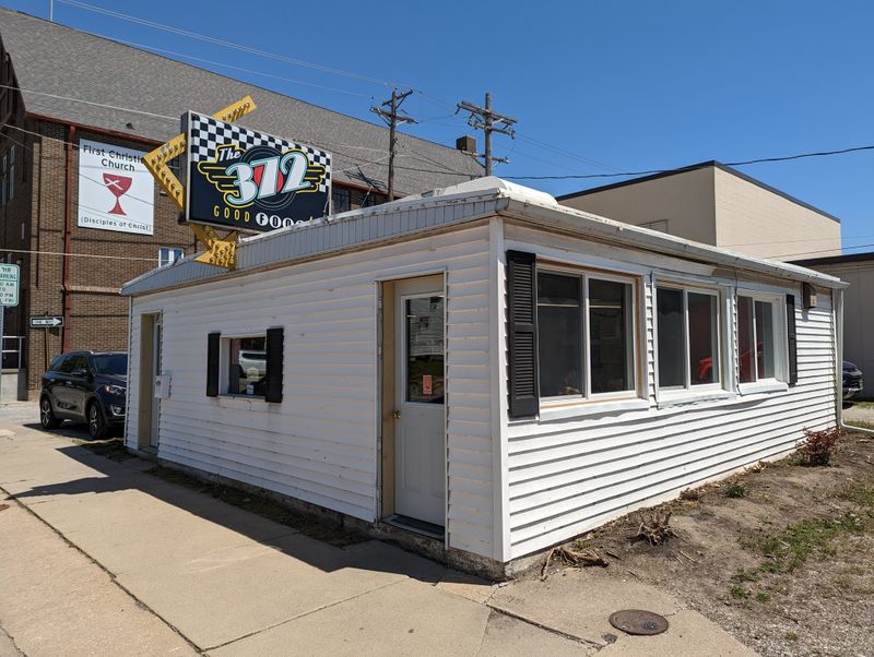 7 Iowa Burger Counters Where The Flat-Top Never Cools Down 8 The 372 - Fort Madison, Iowa