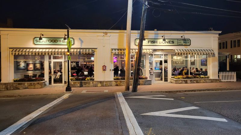 Fishbones – Chelmsford, Massachusetts