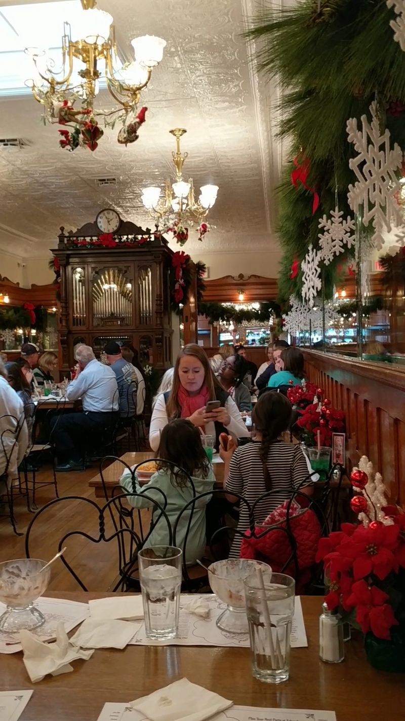 This Indiana Soda Fountain Serves Hand-Dipped Ice Cream Locals Say Is A Sweet Tradition 20 Locals On Their Lunch Break