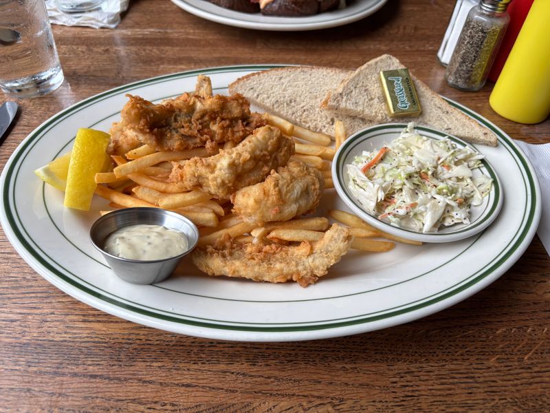 This Wisconsin Capitol-Square Tavern Serves Fried Cheese Curds And Brats That Taste Like Friday Night At A Supper Club 9 Friday Fish Fry Cod