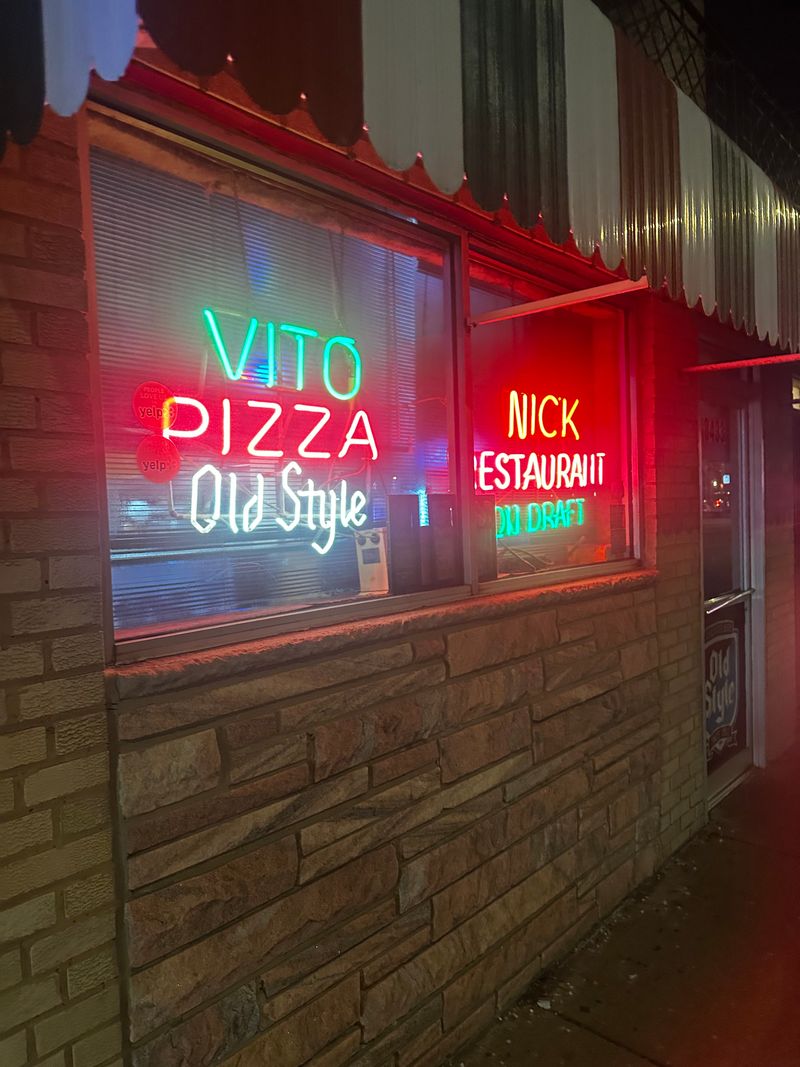 This Chicago Pizza Spot Serves Thin Crust Pizza Locals Say Is The Real Deal 30 A Night That Ends Just Right