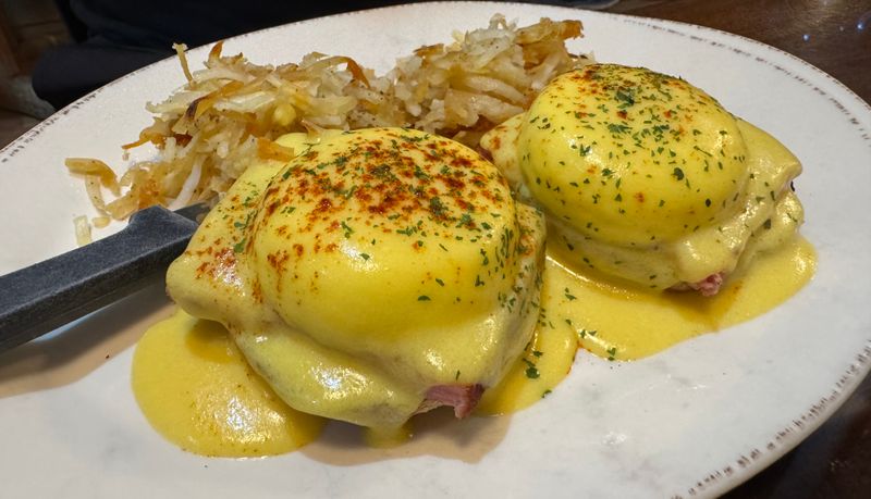 This Breckenridge Mountain Café Serves Breakfast Plates Travelers Swear Are Worth The Altitude 6 Steak Benedict With Mountain Views
