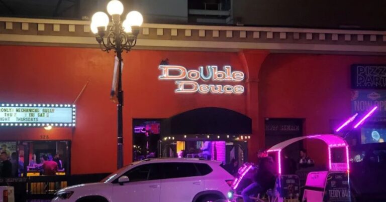 This California Taco Stand Has A Midnight Rush And Regulars Say The Al Pastor Never Misses