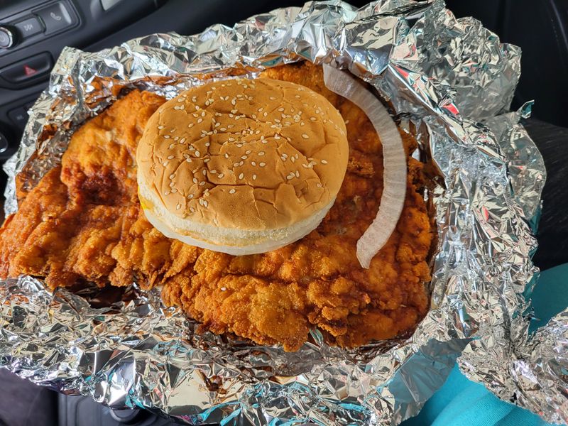 This Indiana Tenderloin Stand Has Fans Who Drive Hours Just For One Sandwich 6 The Famous King Tenderloin