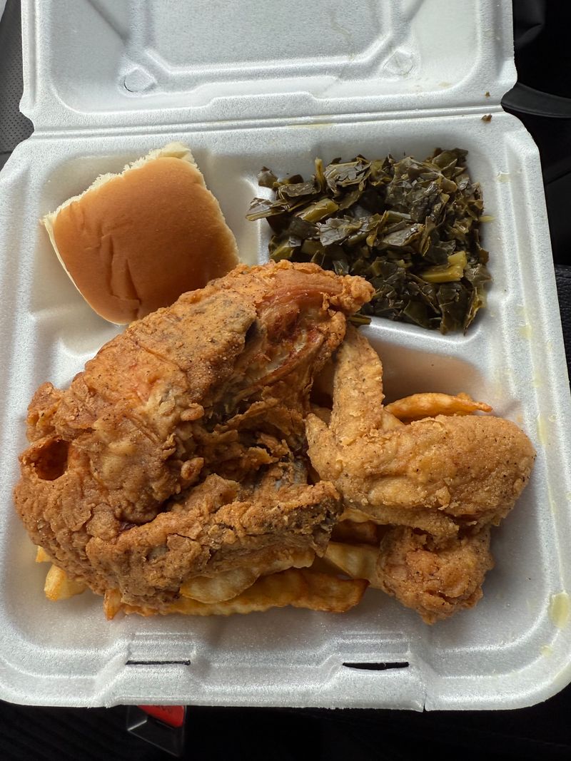 This North Carolina Fried Chicken Shack Serves Plates Locals Call “Sunday-Level Good” 6 Signature Fried Chicken Plate