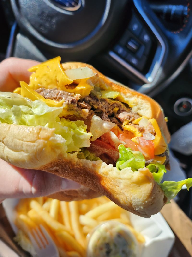 This South Carolina Burger Stand Feels Frozen In Time – And That’s Exactly Why It Works 2 The Signature Rush’s Burger Experience