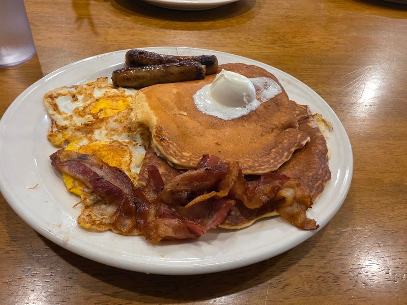 This Vermont Log-Cabin Diner Serves Maple-Glazed Bacon And Fluffy Pancakes That Make Every Morning Feel Like a Ski Weekend Treat 6 Maple-Glazed Bacon Bliss