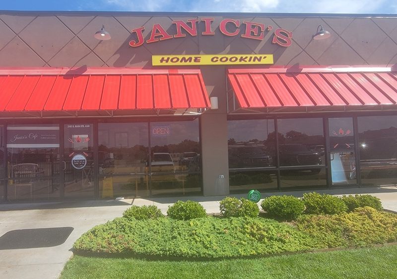 18 Tiny Town Breakfast Nooks Across America Where the Biscuits Never Run Out 13 Janice's Cafe - Elk City, Oklahoma