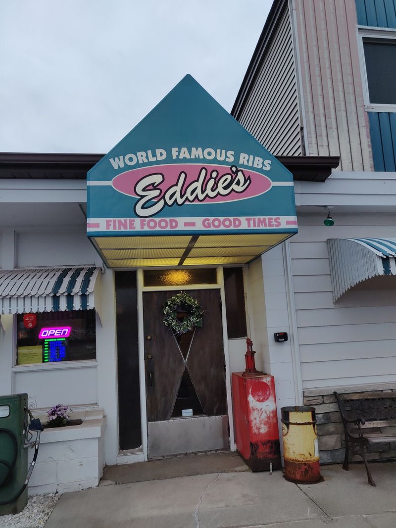 13 Wisconsin Fish Fry Taverns Where The Plates Still Hit The Table Piping Hot 10 Eddie's - Superior, Wisconsin