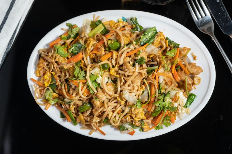 Vegetable lo mein
