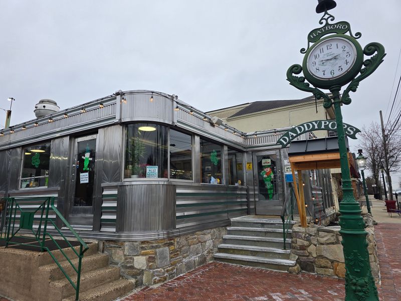 13 Pennsylvania Diners Where The Retro Vibe Never Went Away 16 Daddypops Diner - Hatboro, Pennsylvania