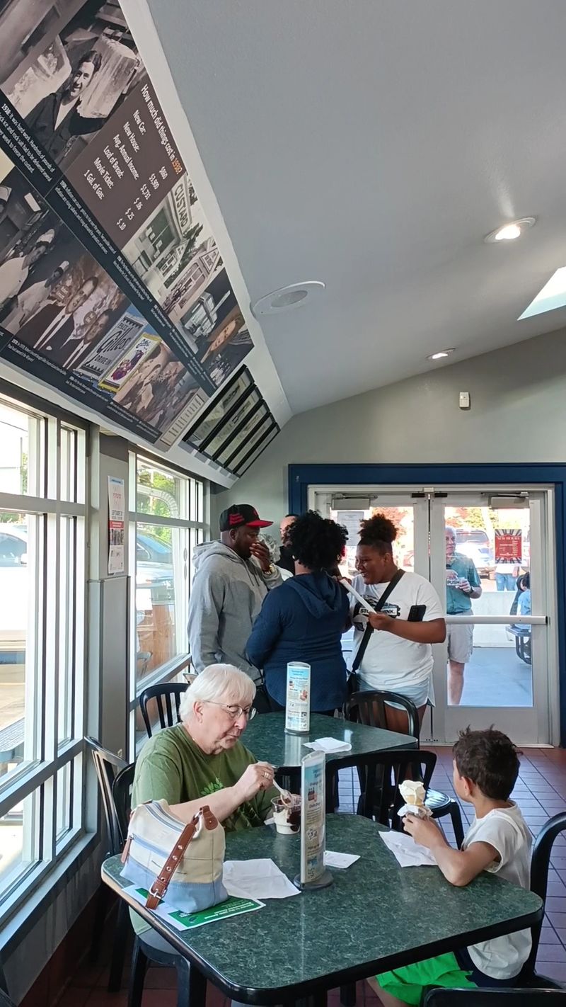 Neighborhood Vibes on Bluemound