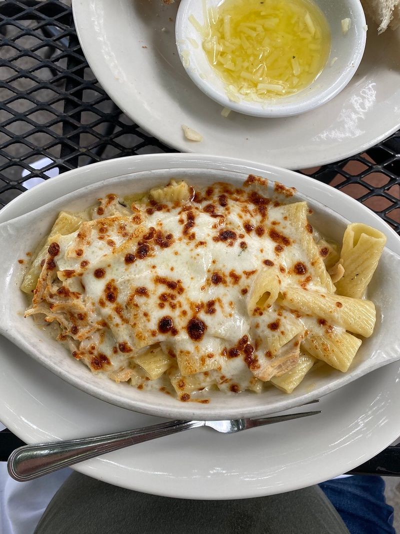 13 Vintage Recipes Grandma Made That Deserve a Comeback at Family Dinner 6 Chicken Tetrazzini