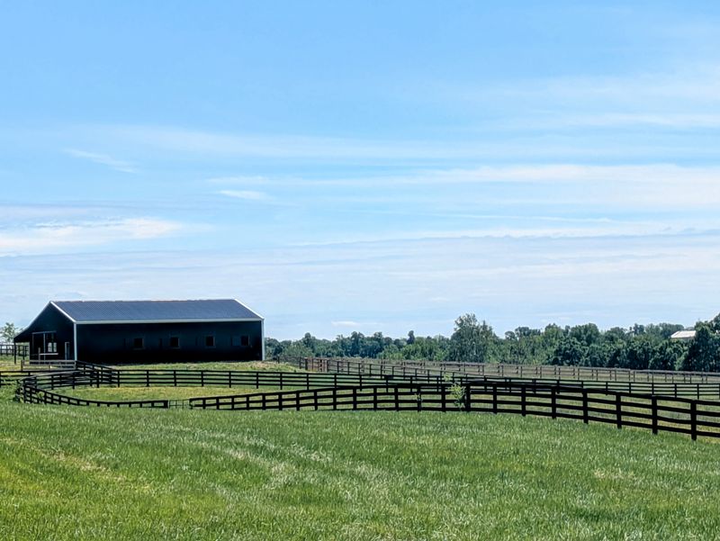 Scenic Drive, Easy Parking
