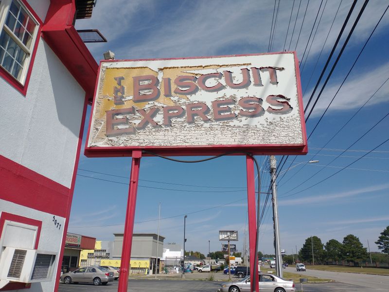 This Alabama Biscuit House Serves Sausage Gravy Locals Say Defines Southern Mornings 14 Service With Personality
