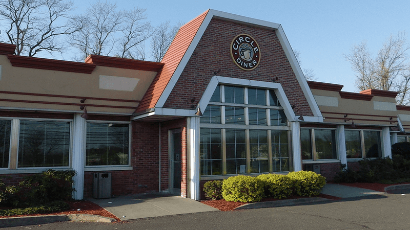 12 New York Small-Town Diners Where Every Booth Has a Story 16 Circle Diner - Fairfield, Connecticut