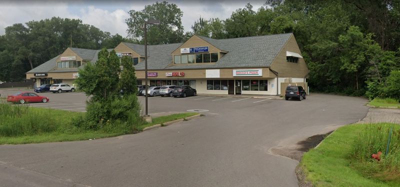 11 Minnesota Pizza Parlors That Still Use Brick Ovens Older Than the Town 16 Rocco's Pizza - Oakdale