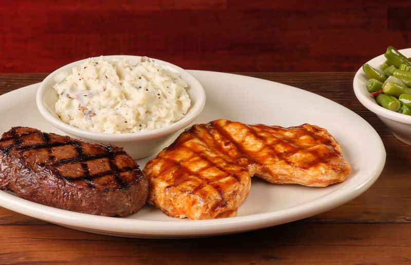 Chefs Say These 19 Chain Restaurants Do the Basics Better Than Most Places 16 Texas Roadhouse - Louisville, Kentucky