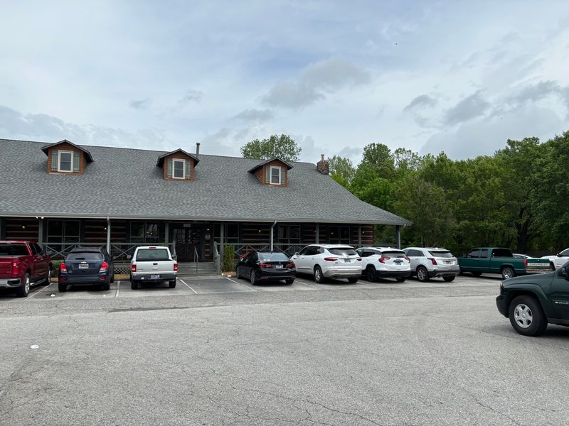 Catfish Cabin - Jackson, Tennessee