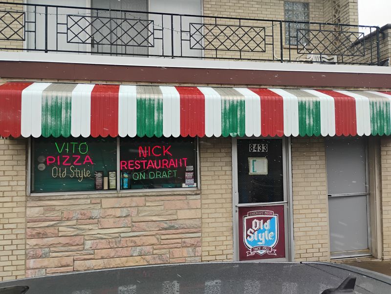 This Chicago Pizza Spot Serves Thin Crust Pizza Locals Say Is The Real Deal 32 Why Regulars Keep Returning