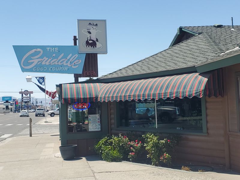 This Nevada High-Desert Breakfast House Serves Pecan-Crusted French Toast Road-Trippers Still Dream About 19 Traveler Tips for Peak Times