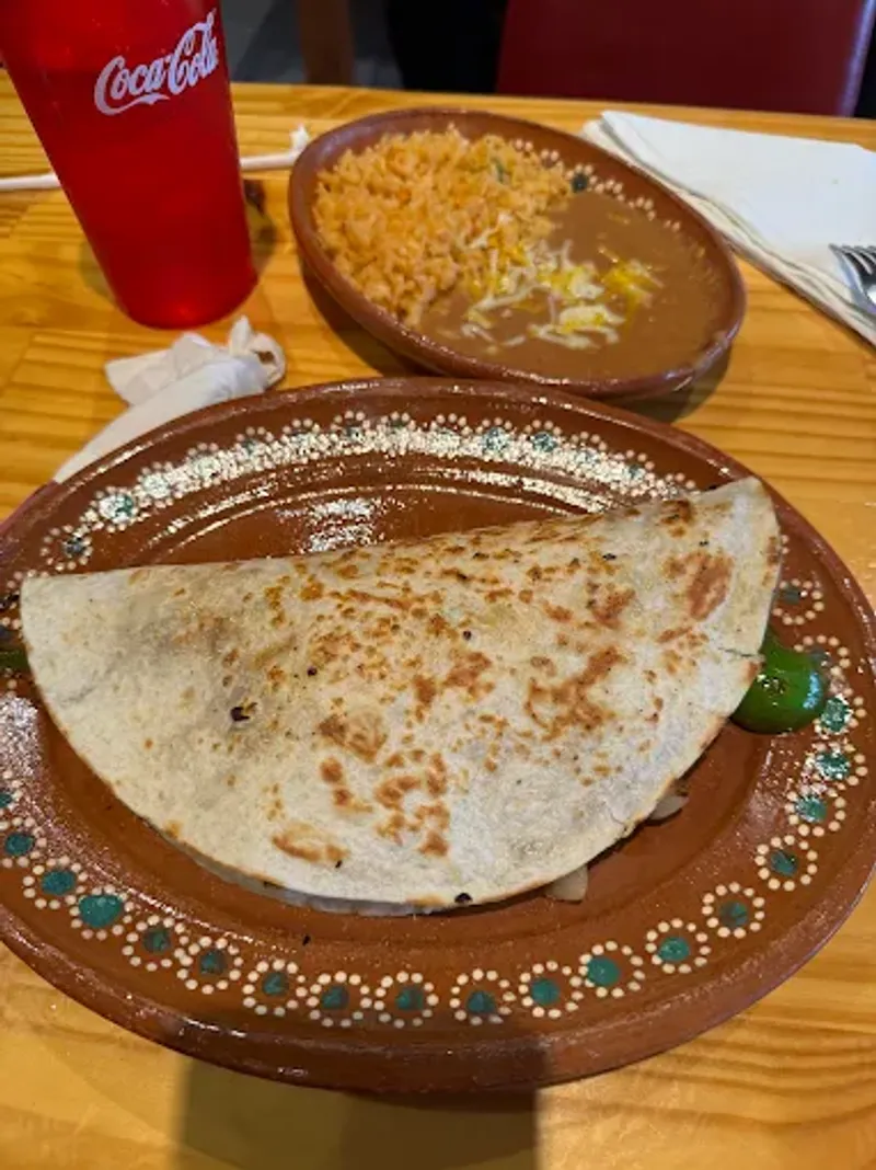 This Iowa Mexican Grill Serves Fajitas And Margaritas Locals Say Always Bring A Crowd 29 A Toast To The Crowd