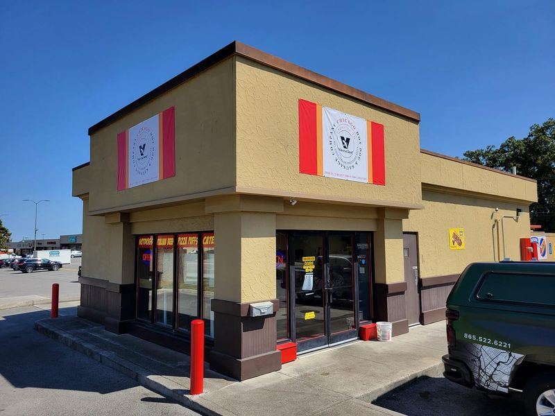 9 Tennessee Hot Dog Stands Keeping Slaw, Mustard, and Chili Exactly As Locals Expect 9 Chicago Hotdog and Sausage Company plus Pizza - Knoxville, Tennessee