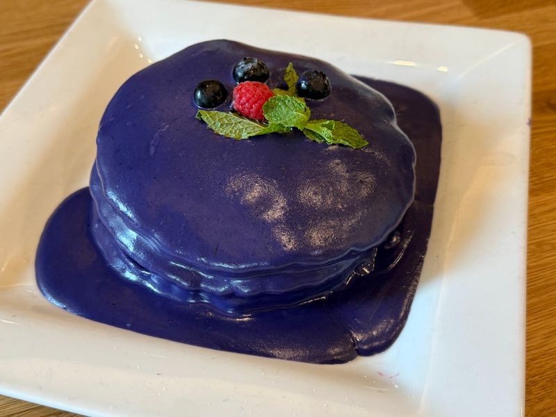 I Drove Across America to Taste 19 Pancake Stacks, and 5 Were Worth the Extra Syrup 22 YogurStory - Honolulu, Hawaii