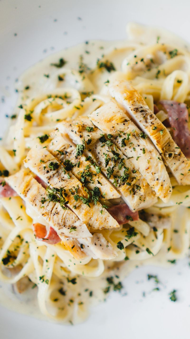 From Fresh Italian Classics to Indulgent Desserts – The Ultimate Comfort-Food Feast You’ll Want to Try Tonight 11 Grilled Chicken Alfredo Linguine