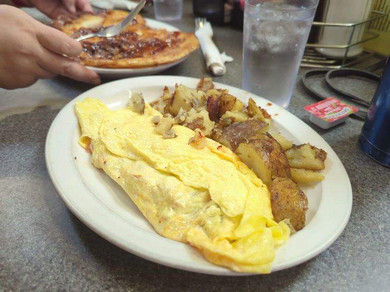 11 Arizona Budget Breakfast Spots Serving Plates Bigger Than The Price Tag 6 Bobo's Restaurant - Tucson, Arizona