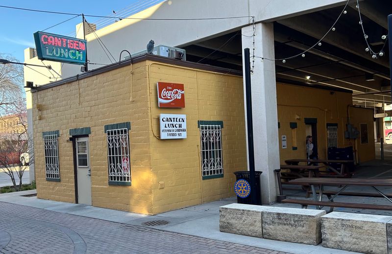 Canteen Lunch in the Alley - Ottumwa, Iowa