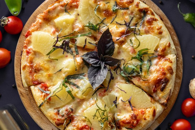 Pineapple pizza