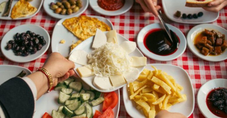 21 Foods People Fight Over Like It’s Personal – And Still Order Anyway