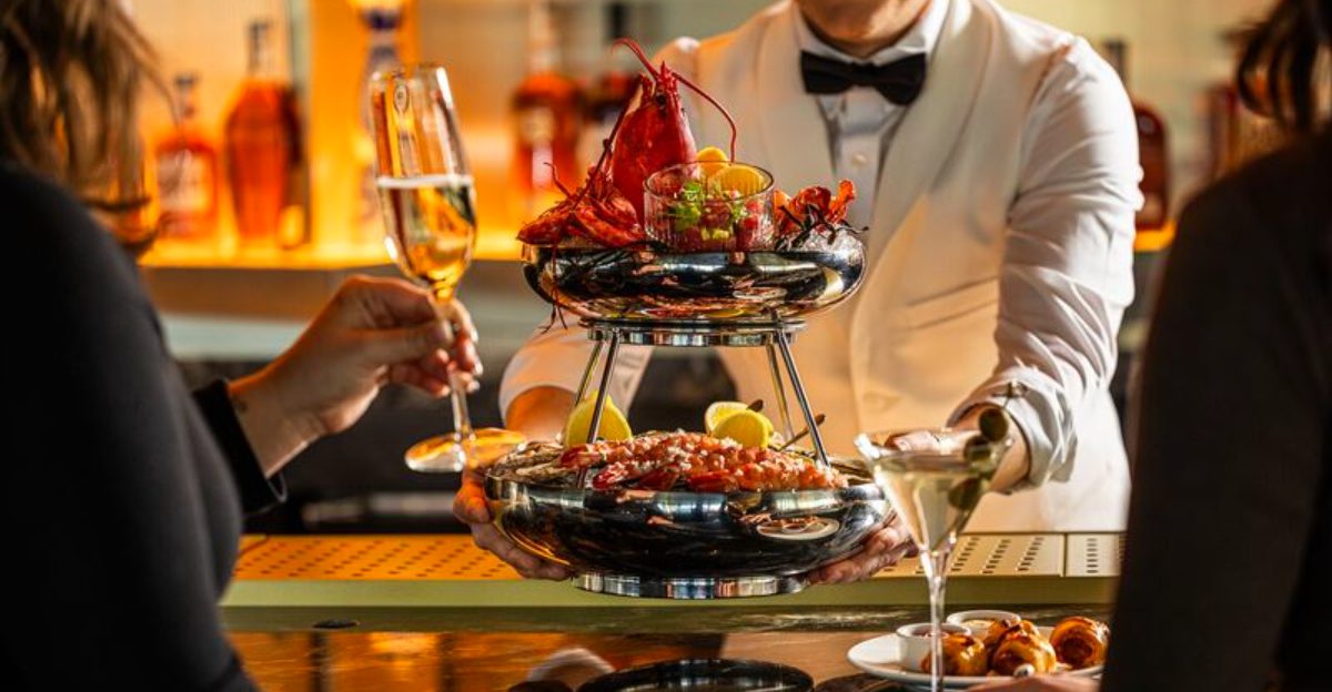 22 Bad Restaurant Behaviors People Defend Anyway