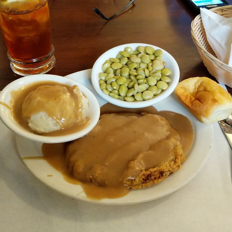 This Tennessee Soda Fountain Serves Old-School Plates Locals Say Feel Like A Time Capsule 3 Hearty Southern Plates Locals Crave