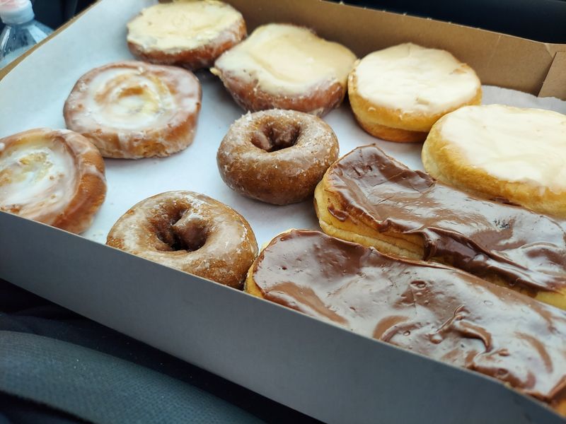 This Indiana Donut Shop Sells Out Before 9 AM And Regulars Know Which Day To Go 13 Value, Dozens, And Office Hero Status