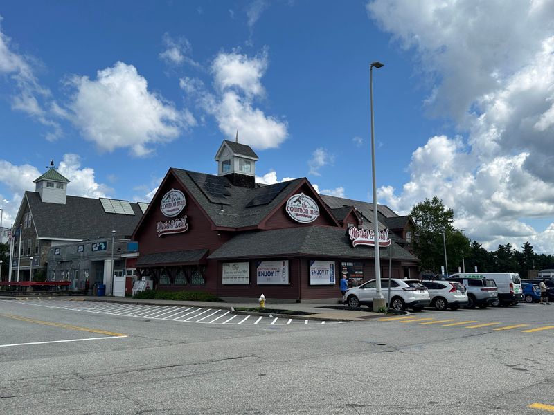 The Common Man Roadside South at the Hooksett Welcome Center and Irving Fuel — Hooksett, New Hampshire