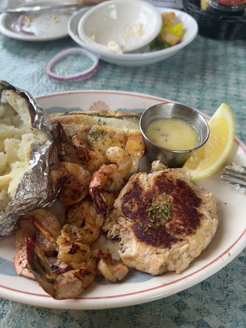 Lee's Inlet Kitchen - Murrells Inlet, South Carolina