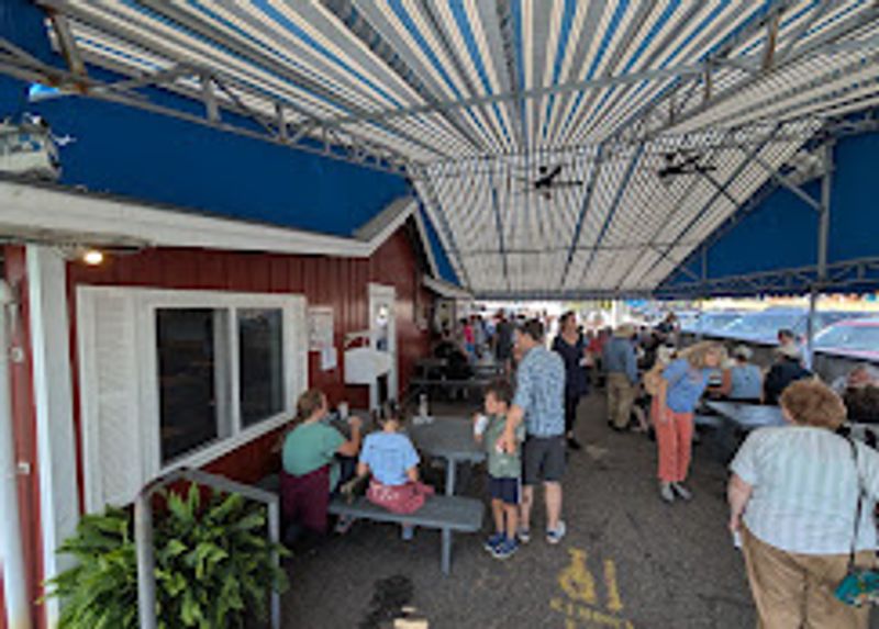 This Maine Waterfront Chowder Spot Gets So Busy, Regulars Know To Arrive Before Noon 13 BYOB And Cash Only Tips