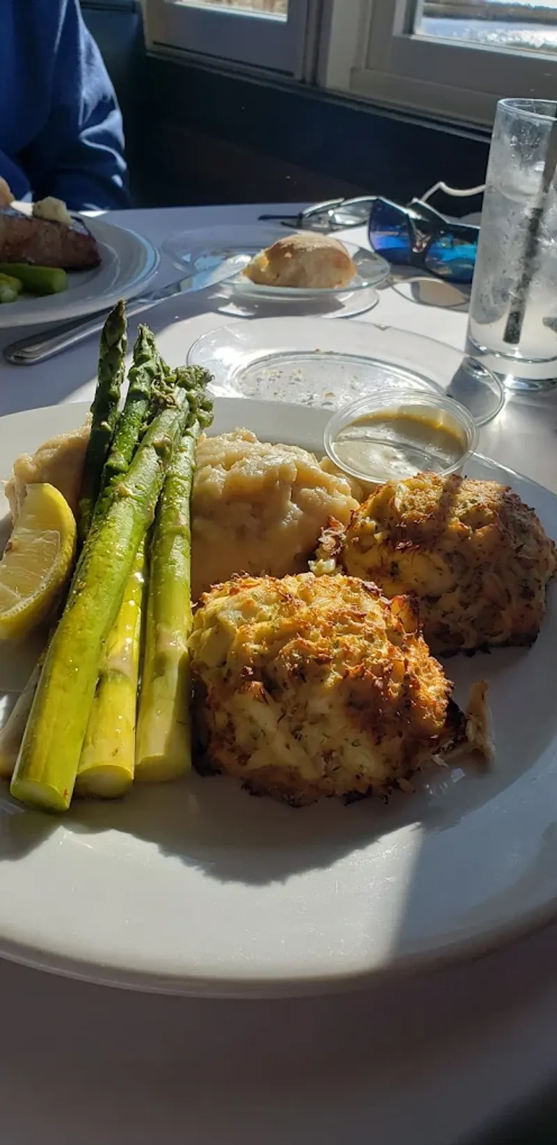 9 Delaware Beachside Seafood Spots Where Crab Fries Disappear First 13 The Lobster Shanty - Fenwick Isle, Delaware