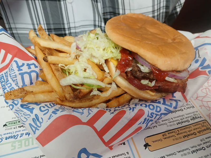 14 Oklahoma Burgers That Come Wrapped In Paper And Somehow Taste Better 15 Boomarang Diner - Shawnee (MacArthur) - Shawnee, Oklahoma