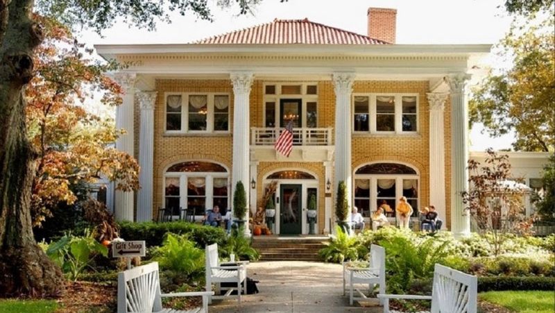 Blue Willow Inn Restaurant & Gift Shop - Social Circle, Georgia