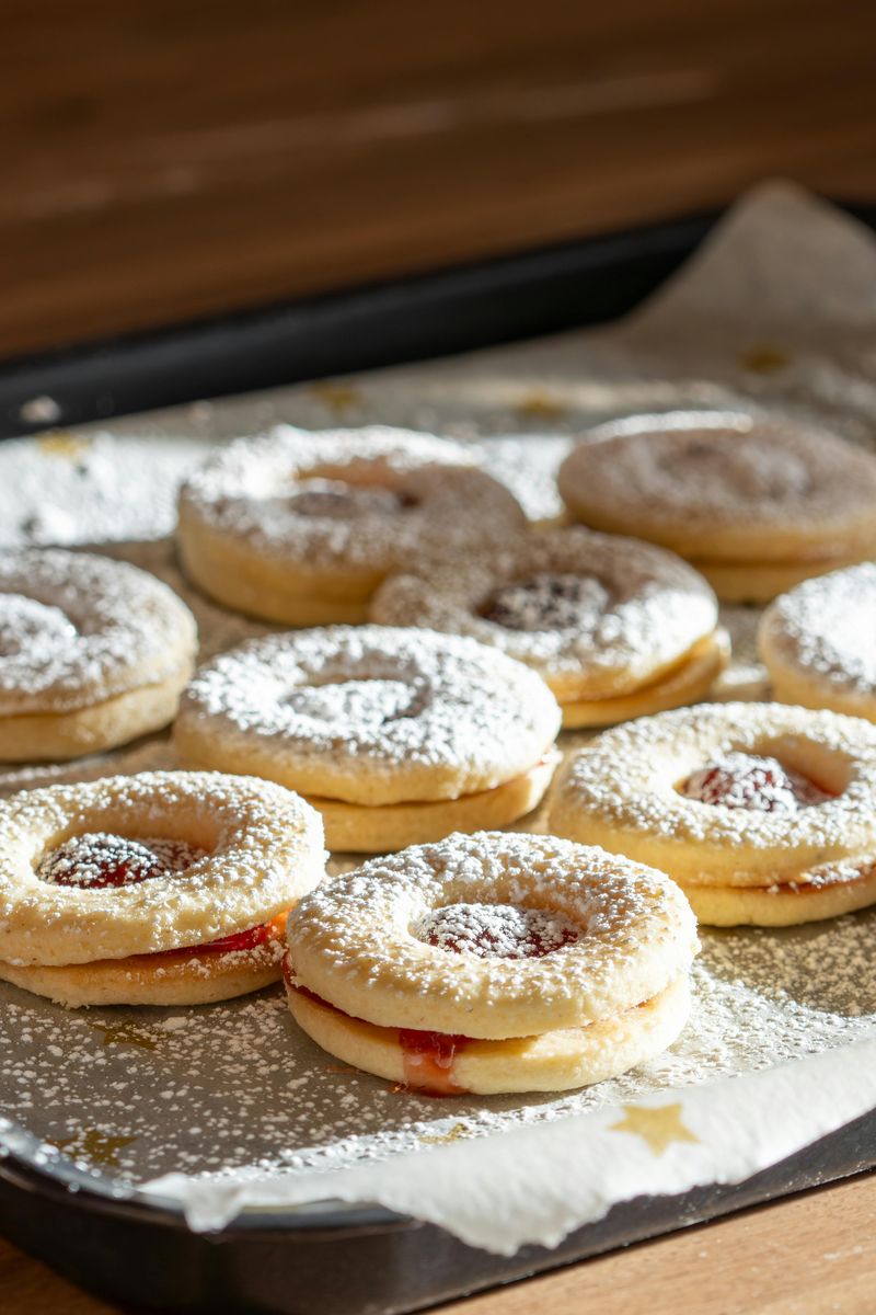 19 Holiday Cookies People Stopped Making - Big Mistake 8 Jam cookies